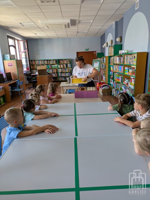 Biblioteka Gorlice, Lato z Biblioteką Pani Sylwia Pach pokazuje co kryje ul